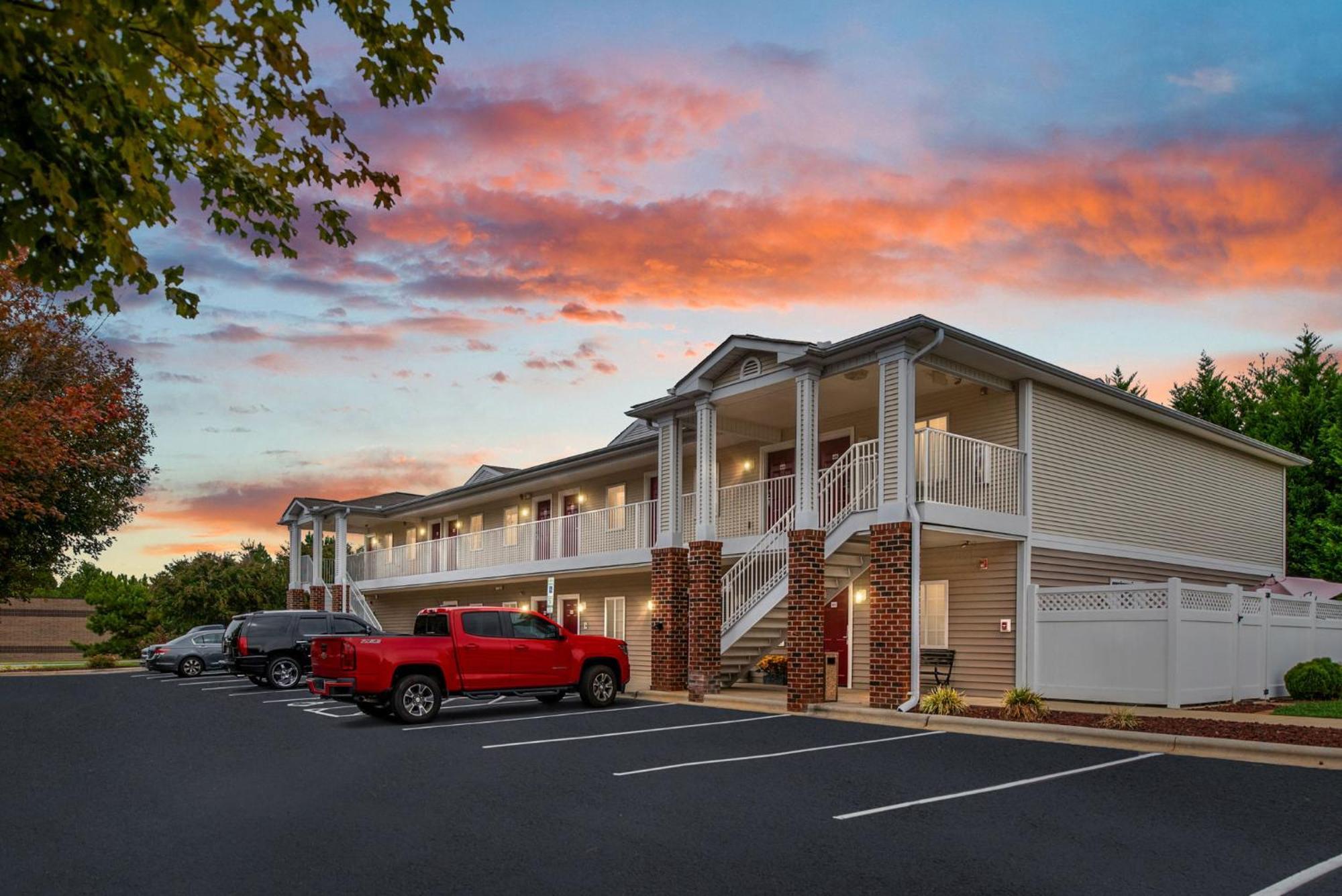 Affordable Suites Conover / Hickory Exterior photo