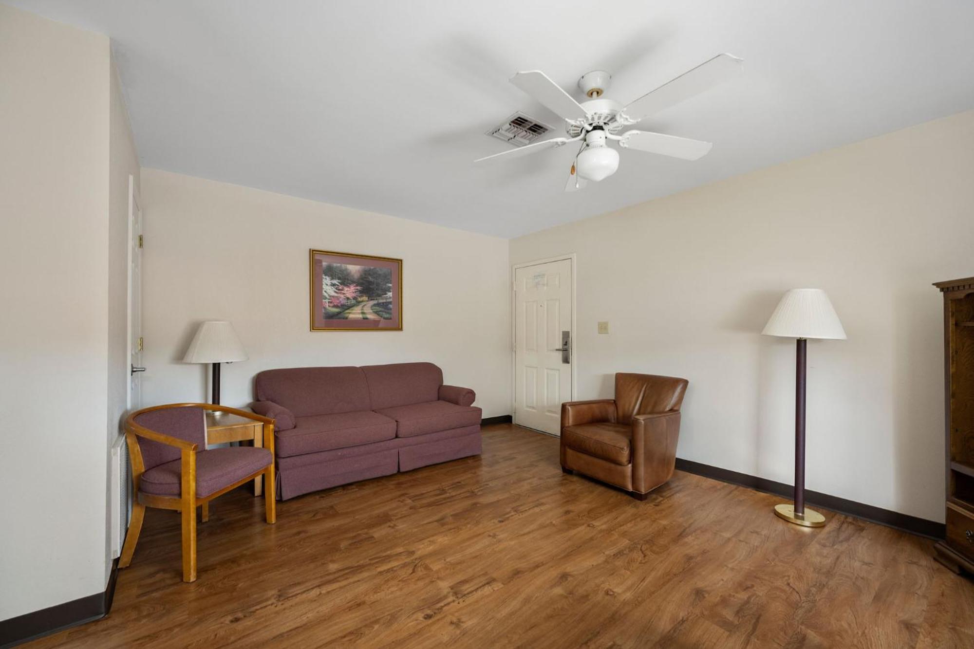 Affordable Suites Conover / Hickory Exterior photo