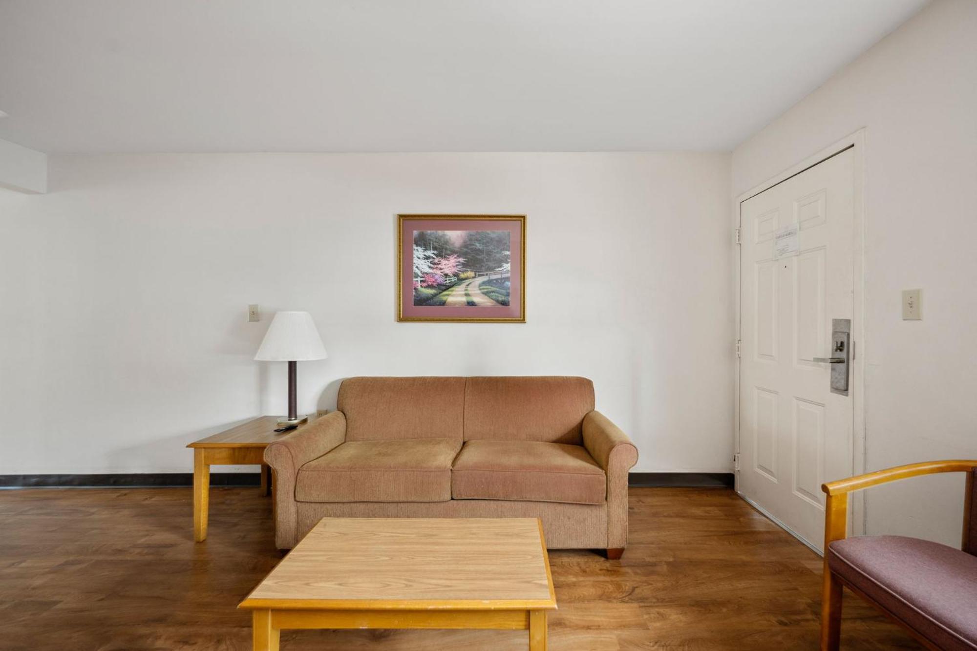 Affordable Suites Conover / Hickory Exterior photo