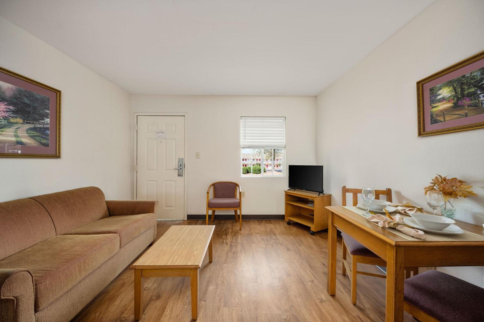 Affordable Suites Conover / Hickory Exterior photo